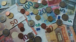 Bargeld, Scheine, Münzen